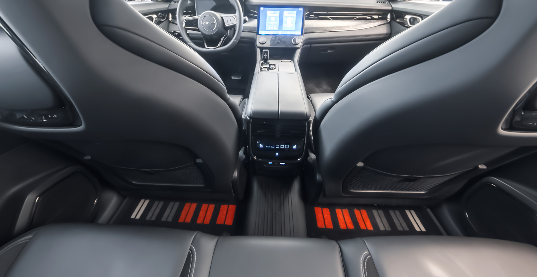 Фото салона Lynk & Co 09