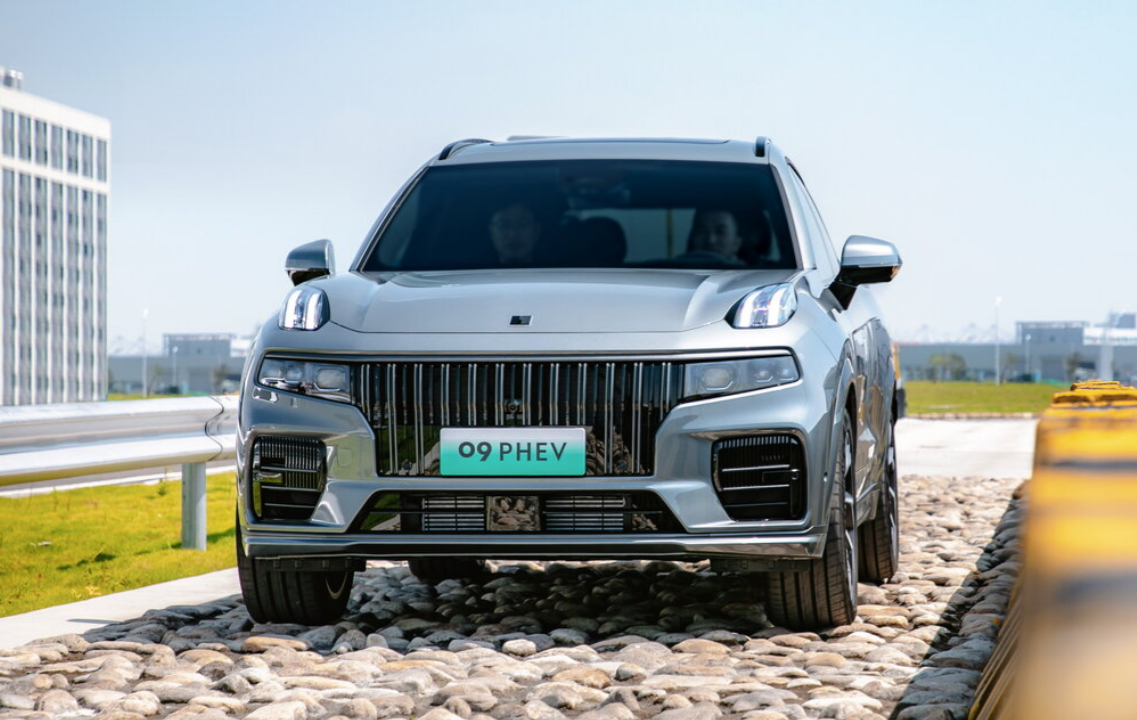 Внешний вид Lynk & Co 09