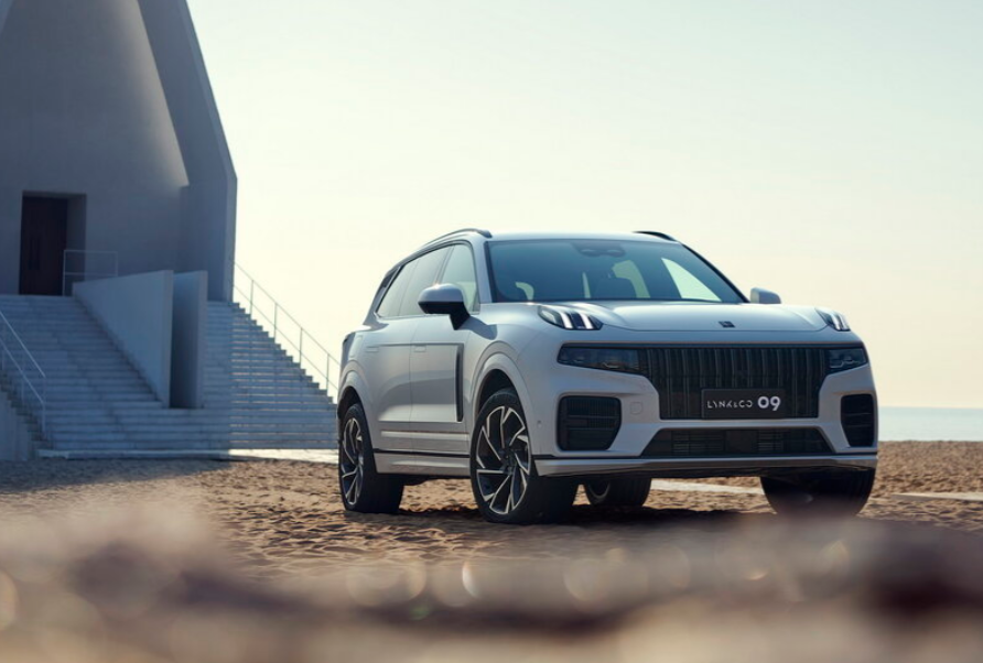 Внешний вид Lynk & Co 09