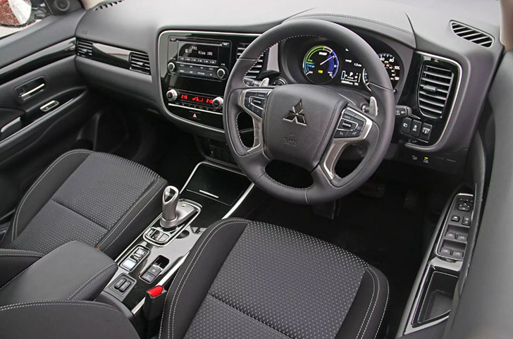 Фото салона Mitsubishi Outlander PHEV